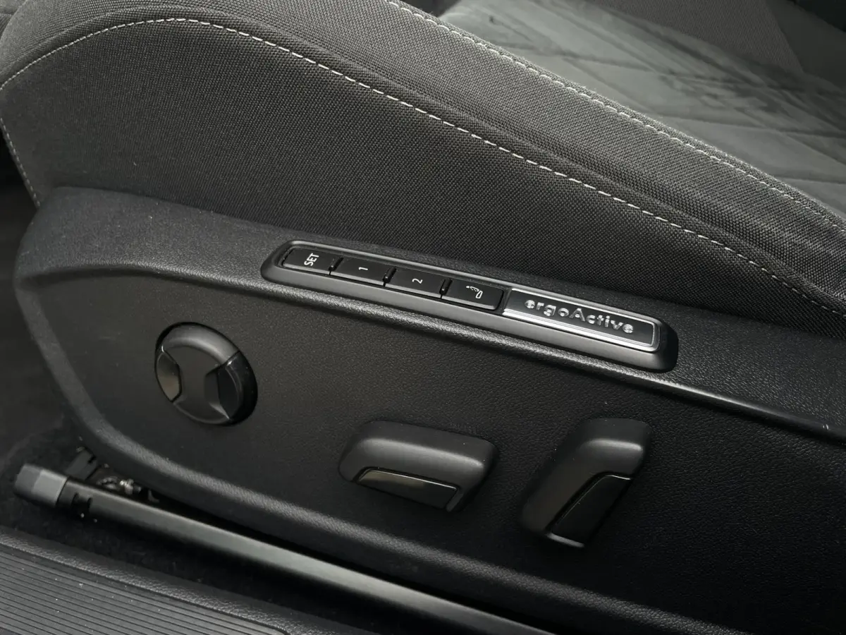1.4 eHybrid Style PHEV | Elek. Trekhaak | IQ-Light | Carplay | Memory | Navi | Sfeerverlichting