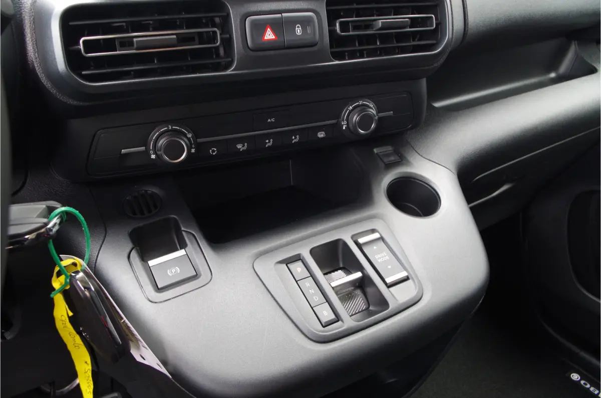 Combo-e Electric 136 L1 50kWh > 2025/Comfort stoel/Camera/Apple Carplay/Android Auto  | 3443 |