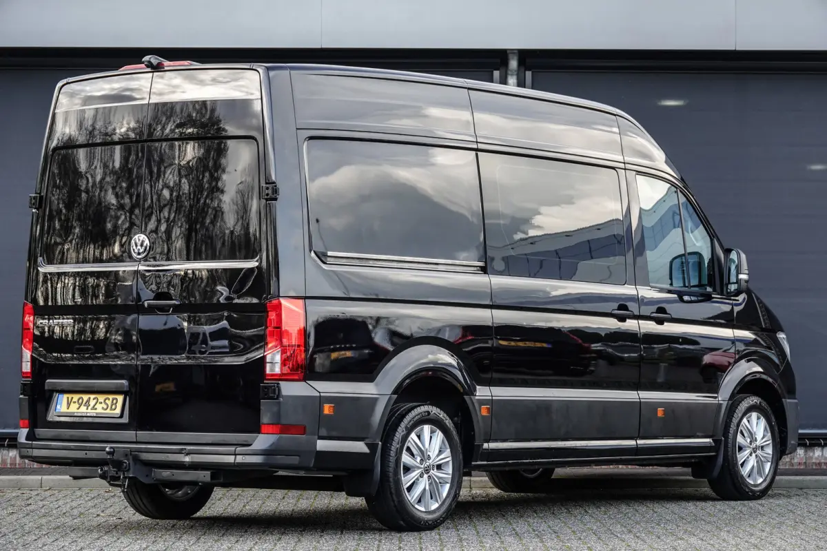 L3H2 | 2.0Tdi 140Pk Aut. | 35 | Dubbele Cabine | 6-Persoons | Trekhaak | 17'' | Deepblack