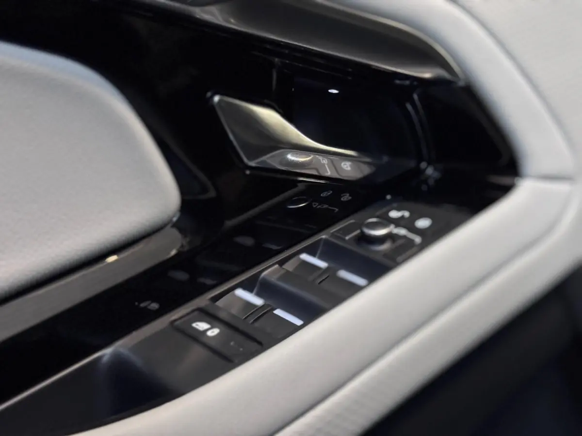 2.0 D150 AWD R-Dynamic SE | LEDER | CAMERA