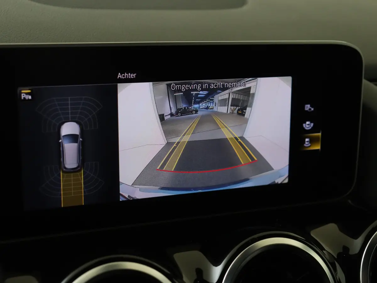 180 Business Solution AMG /Nightpakket /18Inch /Achteruitrijcamera /CarPlay