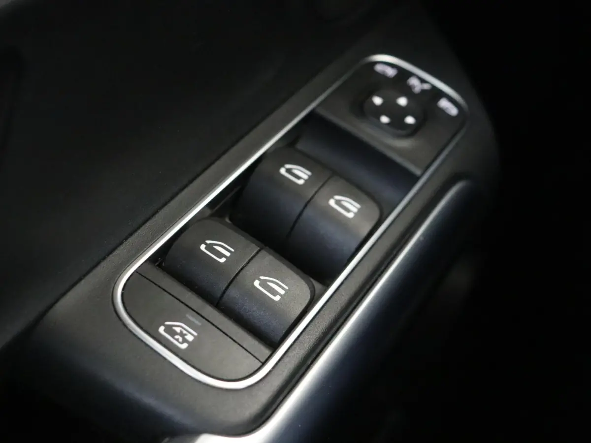 180 Business Solution AMG /Nightpakket /18Inch /Achteruitrijcamera /CarPlay