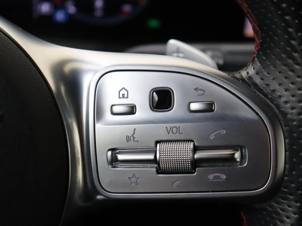 180 Business Solution AMG /Nightpakket /18Inch /Achteruitrijcamera /CarPlay