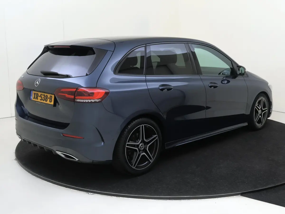 180 Business Solution AMG /Nightpakket /18Inch /Achteruitrijcamera /CarPlay