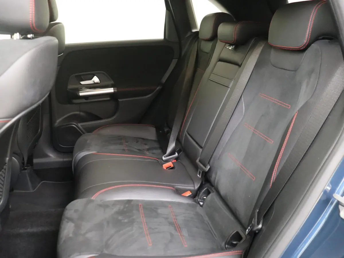 180 Business Solution AMG /Nightpakket /18Inch /Achteruitrijcamera /CarPlay