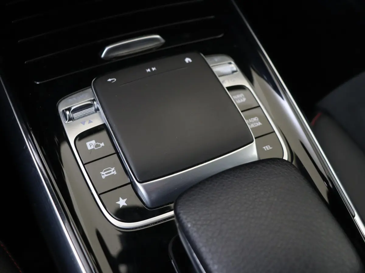 180 Business Solution AMG /Nightpakket /18Inch /Achteruitrijcamera /CarPlay