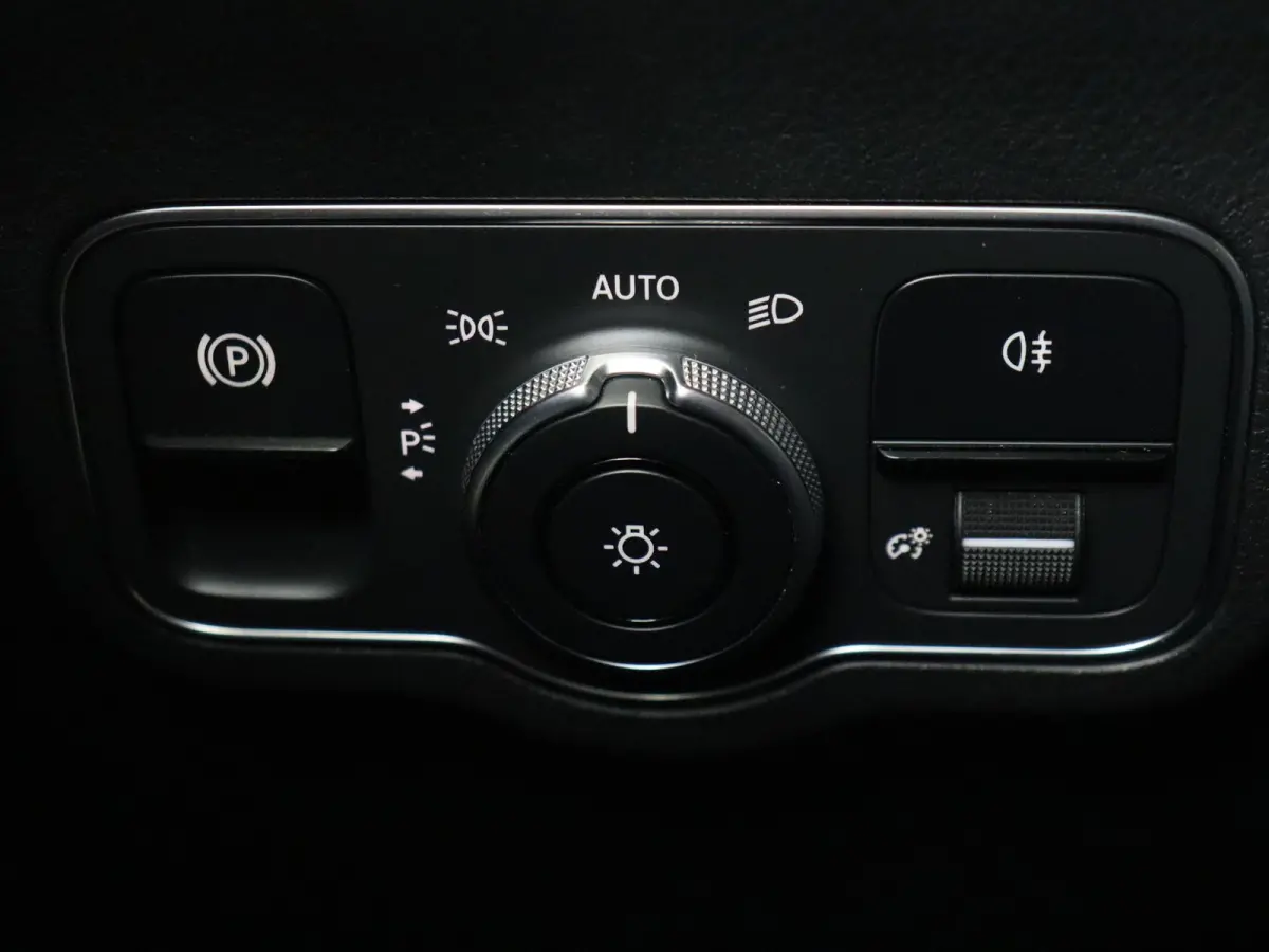 180 Business Solution AMG /Nightpakket /18Inch /Achteruitrijcamera /CarPlay