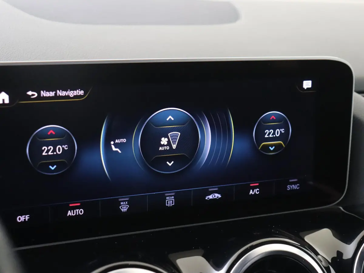 180 Business Solution AMG /Nightpakket /18Inch /Achteruitrijcamera /CarPlay