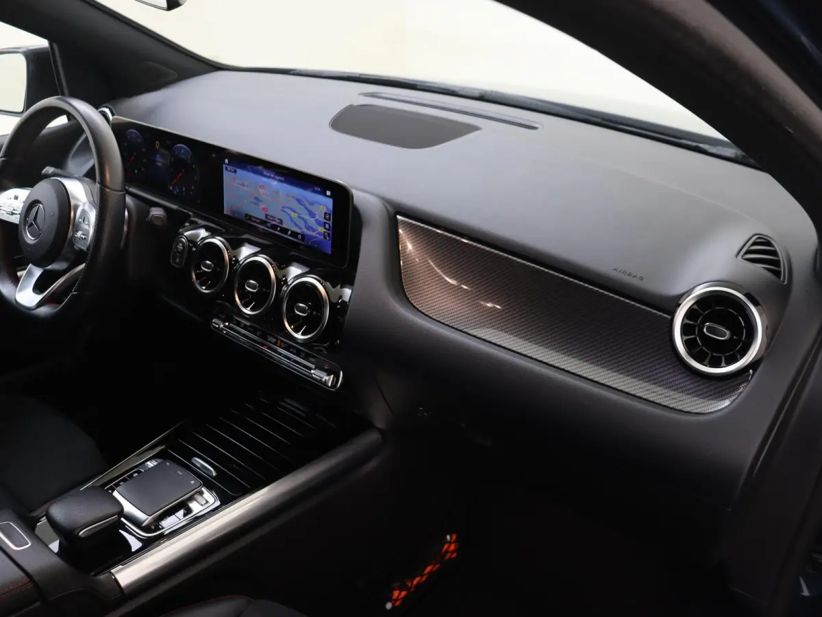 180 Business Solution AMG /Nightpakket /18Inch /Achteruitrijcamera /CarPlay