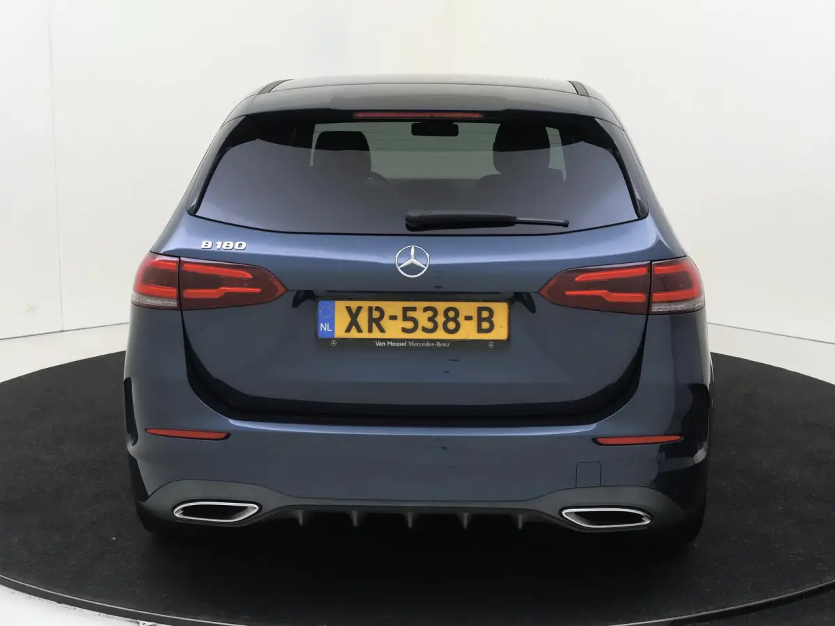 180 Business Solution AMG /Nightpakket /18Inch /Achteruitrijcamera /CarPlay