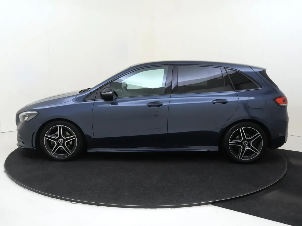 180 Business Solution AMG /Nightpakket /18Inch /Achteruitrijcamera /CarPlay