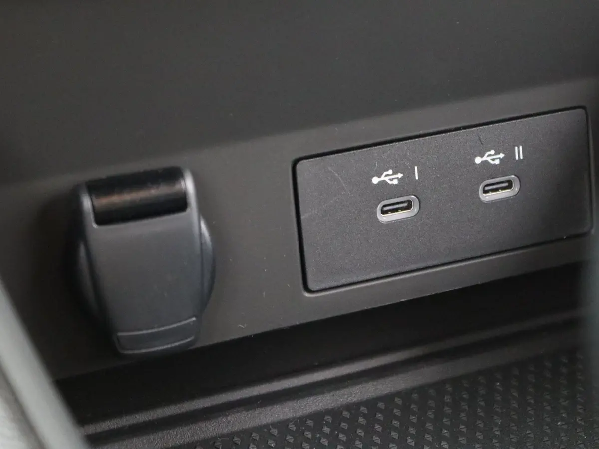 evolution full hybrid E-Tech 145 | Parkeercamera | Navigatie |