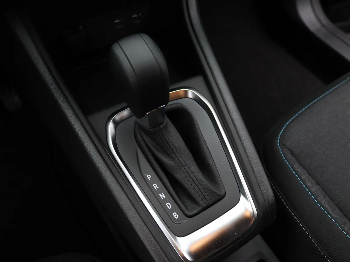 evolution full hybrid E-Tech 145 | Parkeercamera | Navigatie |