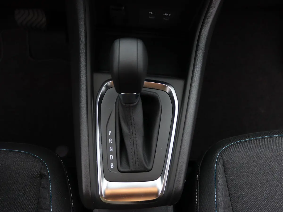 evolution full hybrid E-Tech 145 | Parkeercamera | Navigatie |