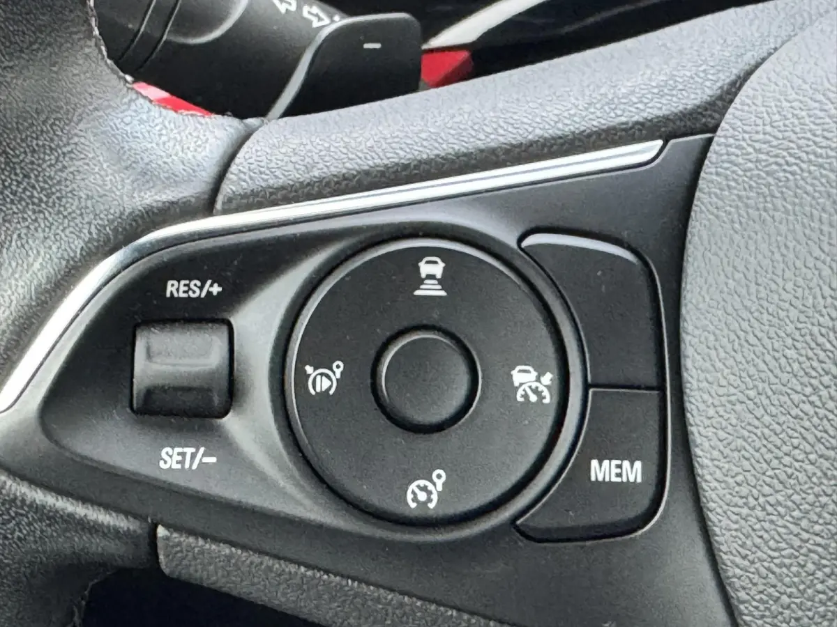 1.2 Turbo GS Line Adaptive cruise Climate control Dodehoekdetectie Parkeercamera/sensoren Apple/Android carplay