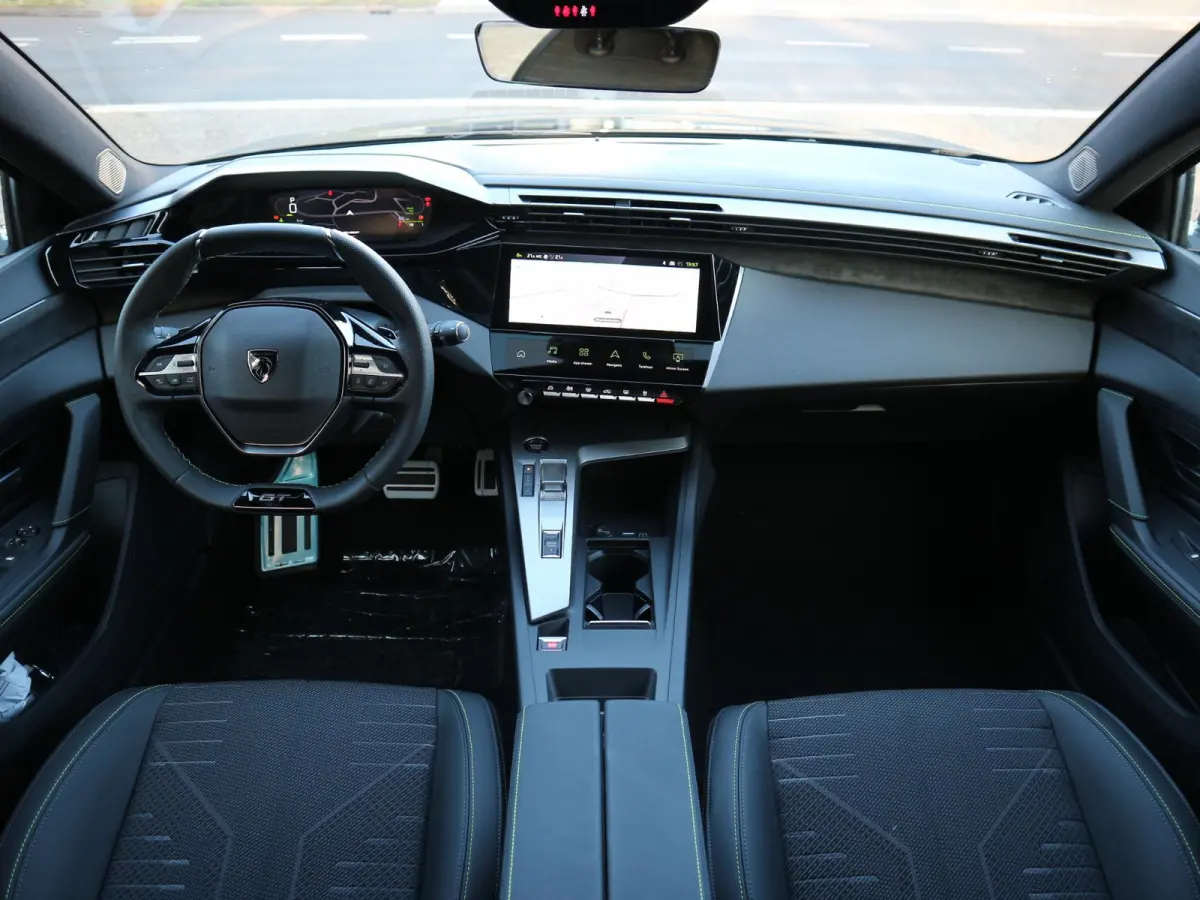 1.2 Hybrid 145 e-DCS6 GT / 360 Camera / Alcantara / LED
