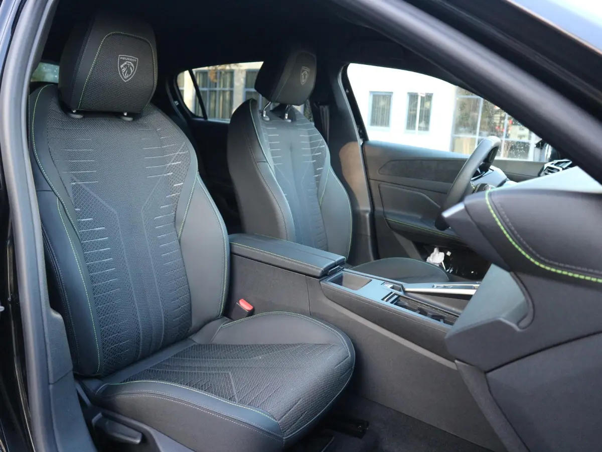 1.2 Hybrid 145 e-DCS6 GT / 360 Camera / Alcantara / LED