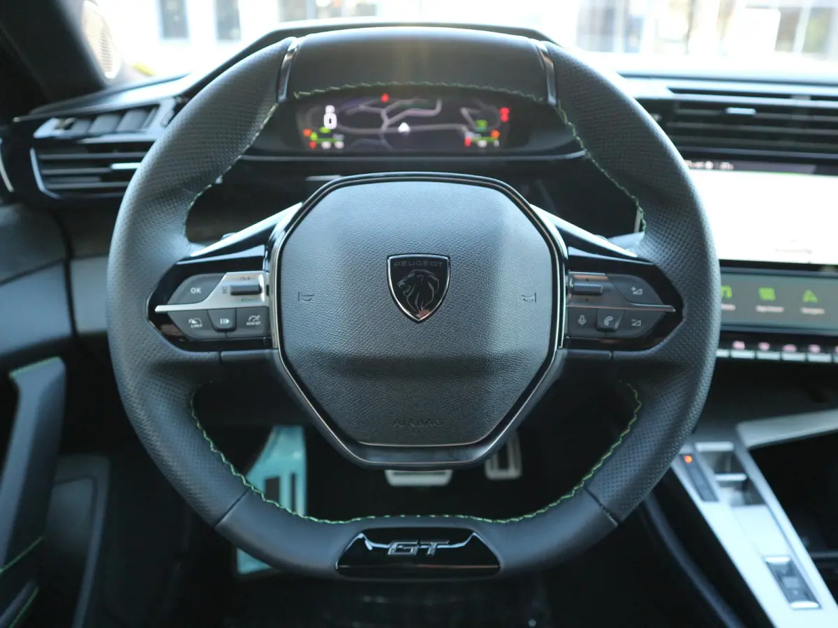 1.2 Hybrid 145 e-DCS6 GT / 360 Camera / Alcantara / LED