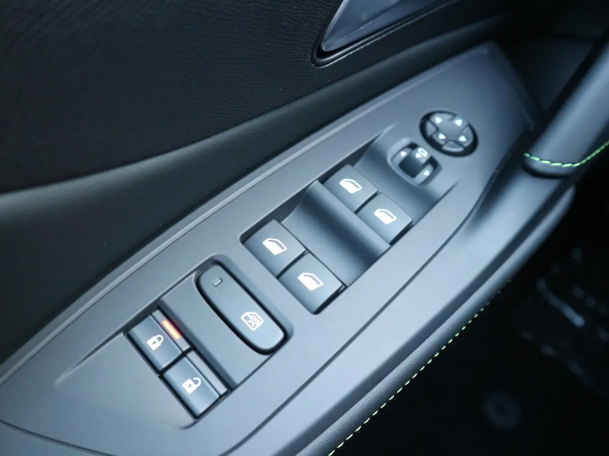 1.2 Hybrid 145 e-DCS6 GT / 360 Camera / Alcantara / LED