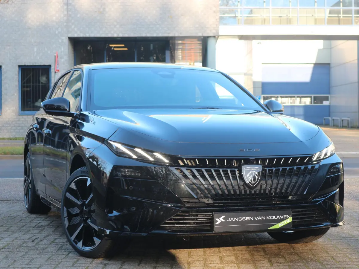 1.2 Hybrid 145 e-DCS6 GT / 360 Camera / Alcantara / LED
