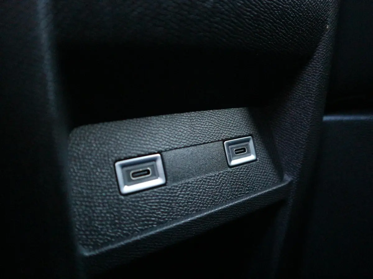 1.2 Hybrid 145 e-DCS6 GT / 360 Camera / Alcantara / LED