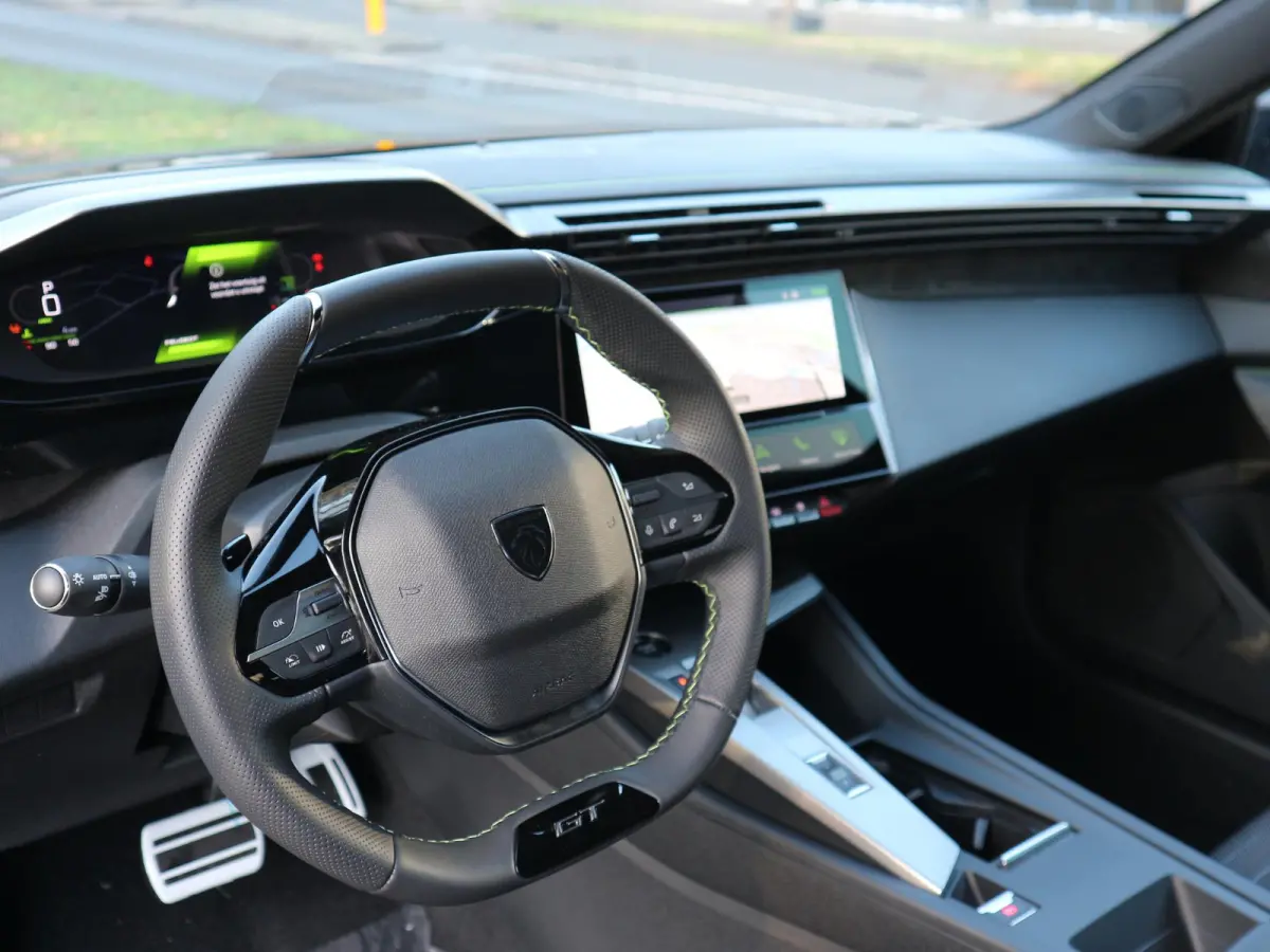 1.2 Hybrid 145 e-DCS6 GT / 360 Camera / Alcantara / LED