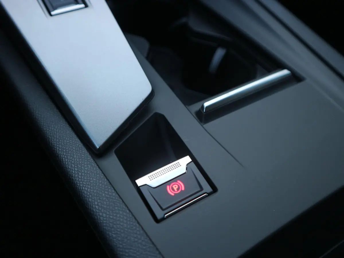 1.2 Hybrid 145 e-DCS6 GT / 360 Camera / Alcantara / LED