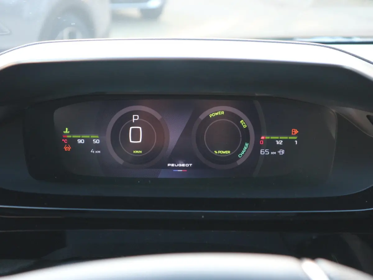 1.2 Hybrid 145 e-DCS6 GT / 360 Camera / Alcantara / LED