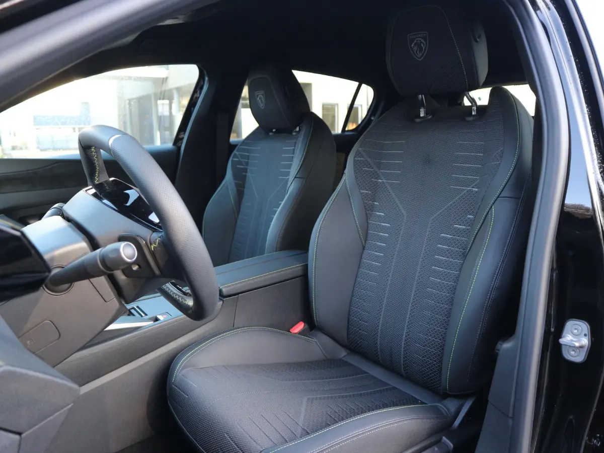 1.2 Hybrid 145 e-DCS6 GT / 360 Camera / Alcantara / LED