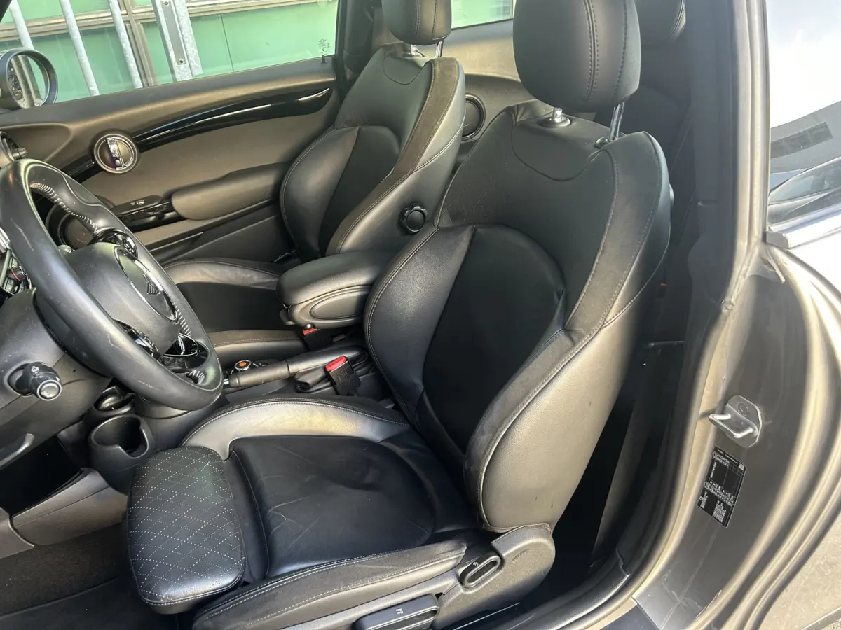 1.5 One Chili | AUTOMAAT | LEDER | CARPLAY/ANDROID | NAVI | CRUISE CONTROL | LMV 17'' | PDC V+A | STOELVERWARMING | CLIMATE CONTROL | LED | BLUETOOTH