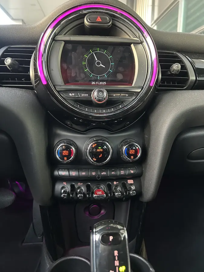 1.5 One Chili | AUTOMAAT | LEDER | CARPLAY/ANDROID | NAVI | CRUISE CONTROL | LMV 17'' | PDC V+A | STOELVERWARMING | CLIMATE CONTROL | LED | BLUETOOTH