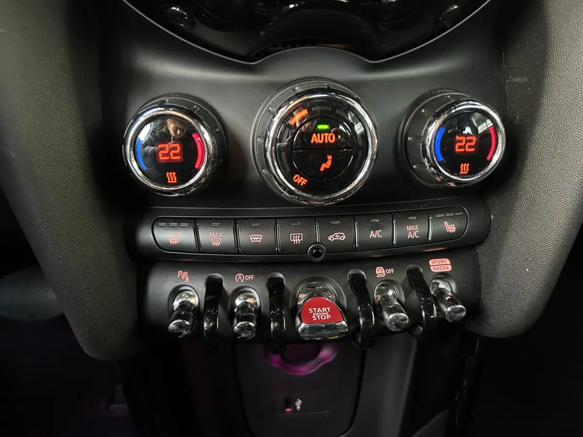 1.5 One Chili | AUTOMAAT | LEDER | CARPLAY/ANDROID | NAVI | CRUISE CONTROL | LMV 17'' | PDC V+A | STOELVERWARMING | CLIMATE CONTROL | LED | BLUETOOTH