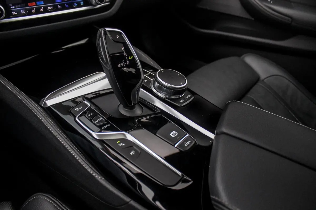 M550d xDrive High Executive | 2e eigenaar | Driving Assistant Plus | Innovation pakket | Stoelverwarming & -ventilatie | Stuurverwarming | Harman-kardon | 360 camera