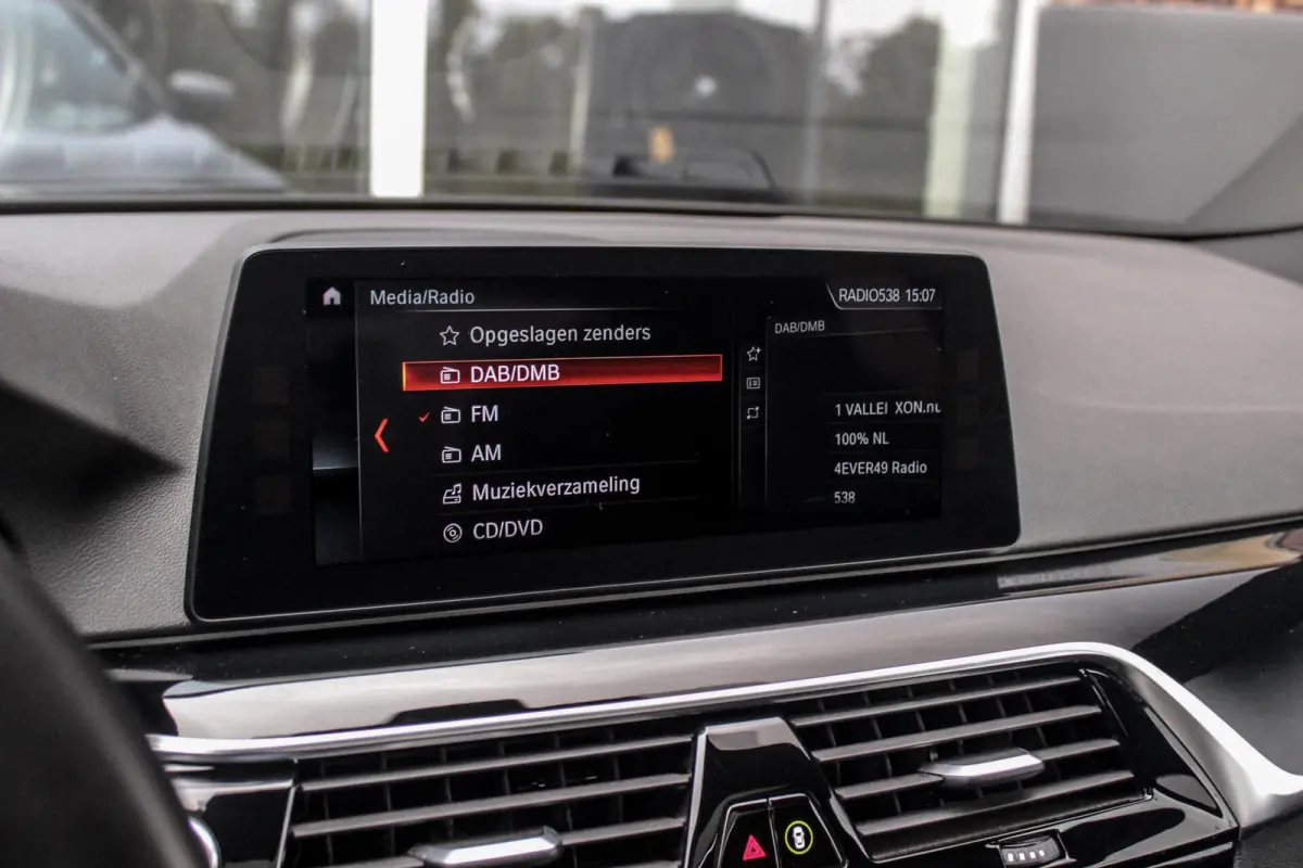 M550d xDrive High Executive | 2e eigenaar | Driving Assistant Plus | Innovation pakket | Stoelverwarming & -ventilatie | Stuurverwarming | Harman-kardon | 360 camera
