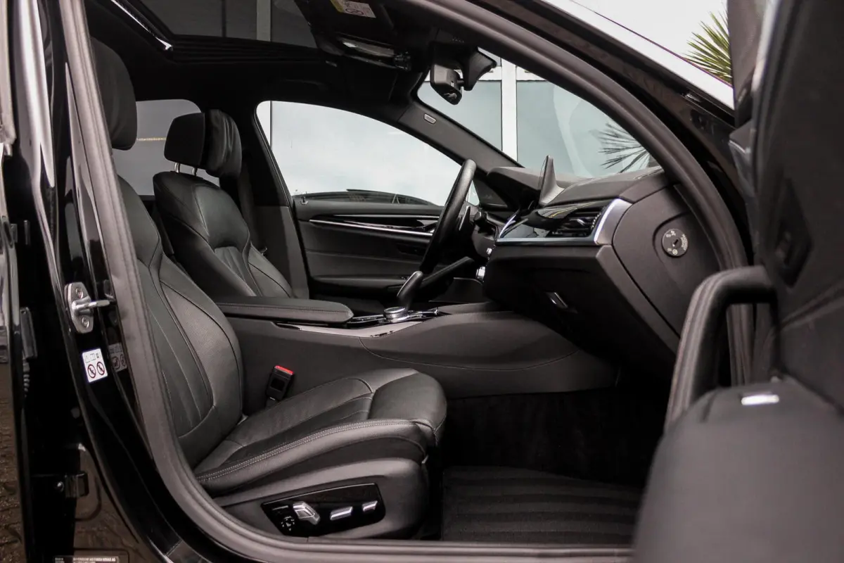 M550d xDrive High Executive | 2e eigenaar | Driving Assistant Plus | Innovation pakket | Stoelverwarming & -ventilatie | Stuurverwarming | Harman-kardon | 360 camera