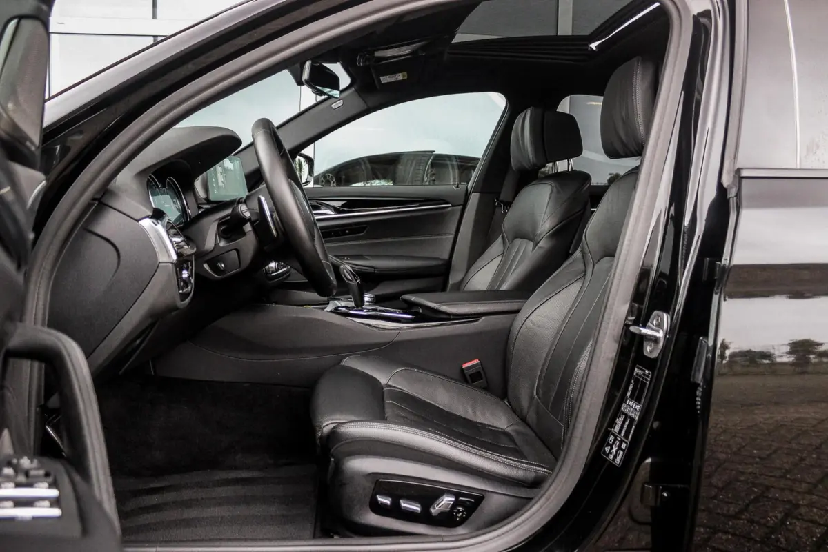 M550d xDrive High Executive | 2e eigenaar | Driving Assistant Plus | Innovation pakket | Stoelverwarming & -ventilatie | Stuurverwarming | Harman-kardon | 360 camera