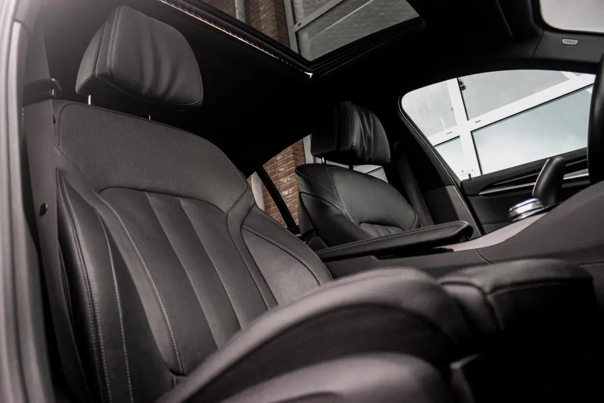 M550d xDrive High Executive | 2e eigenaar | Driving Assistant Plus | Innovation pakket | Stoelverwarming & -ventilatie | Stuurverwarming | Harman-kardon | 360 camera