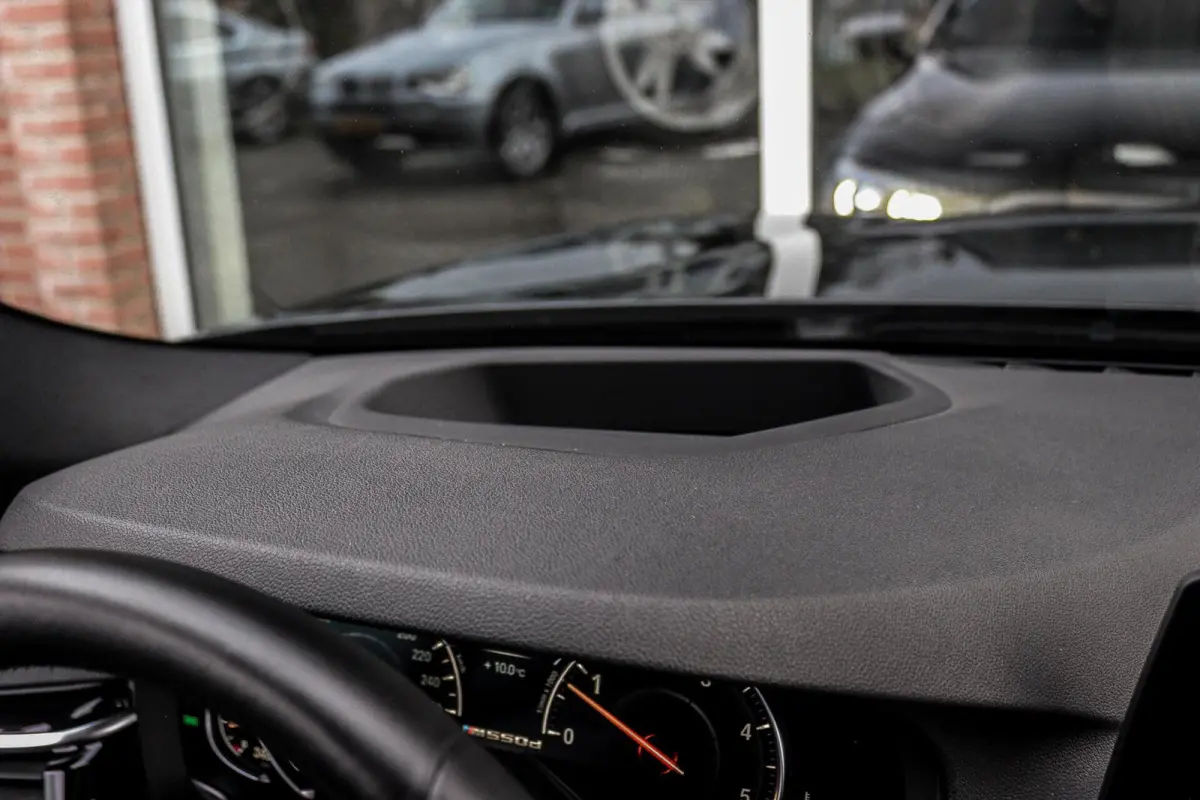 M550d xDrive High Executive | 2e eigenaar | Driving Assistant Plus | Innovation pakket | Stoelverwarming & -ventilatie | Stuurverwarming | Harman-kardon | 360 camera