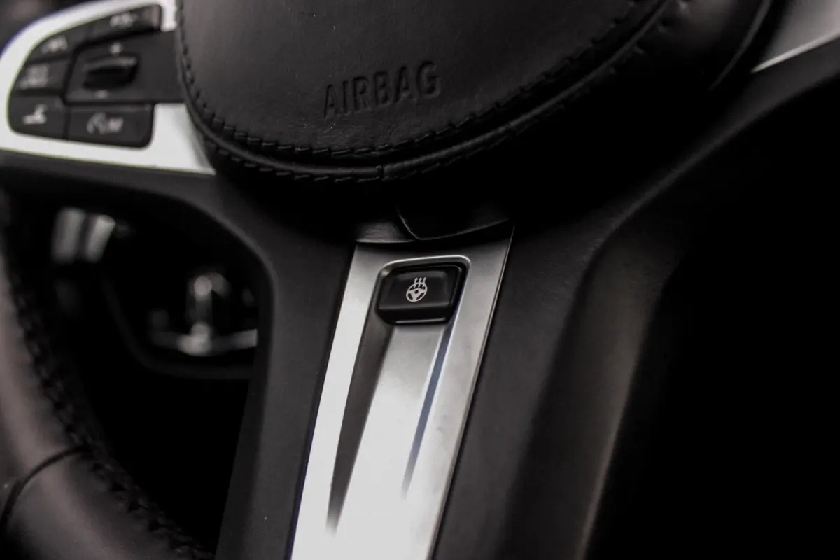M550d xDrive High Executive | 2e eigenaar | Driving Assistant Plus | Innovation pakket | Stoelverwarming & -ventilatie | Stuurverwarming | Harman-kardon | 360 camera