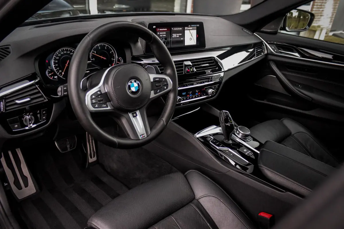 M550d xDrive High Executive | 2e eigenaar | Driving Assistant Plus | Innovation pakket | Stoelverwarming & -ventilatie | Stuurverwarming | Harman-kardon | 360 camera