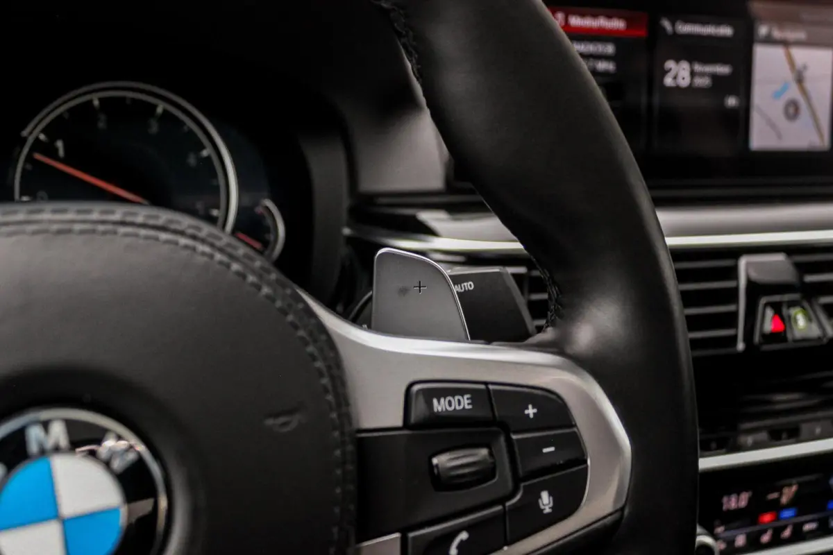 M550d xDrive High Executive | 2e eigenaar | Driving Assistant Plus | Innovation pakket | Stoelverwarming & -ventilatie | Stuurverwarming | Harman-kardon | 360 camera