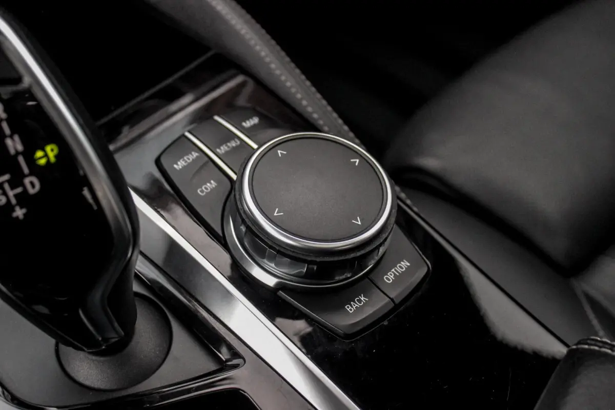 M550d xDrive High Executive | 2e eigenaar | Driving Assistant Plus | Innovation pakket | Stoelverwarming & -ventilatie | Stuurverwarming | Harman-kardon | 360 camera