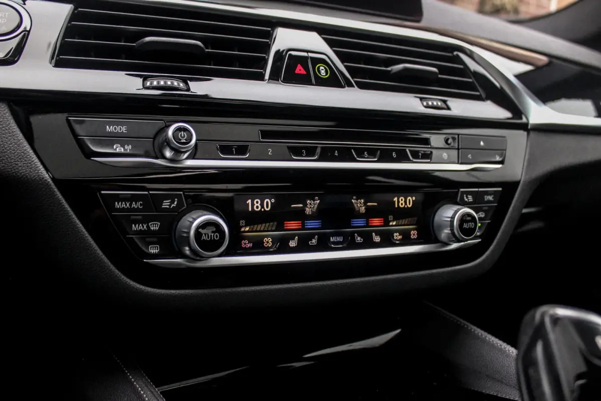 M550d xDrive High Executive | 2e eigenaar | Driving Assistant Plus | Innovation pakket | Stoelverwarming & -ventilatie | Stuurverwarming | Harman-kardon | 360 camera