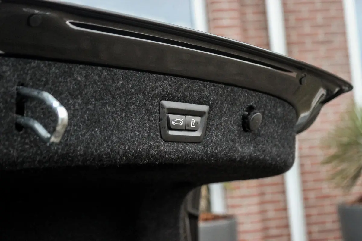 M550d xDrive High Executive | 2e eigenaar | Driving Assistant Plus | Innovation pakket | Stoelverwarming & -ventilatie | Stuurverwarming | Harman-kardon | 360 camera
