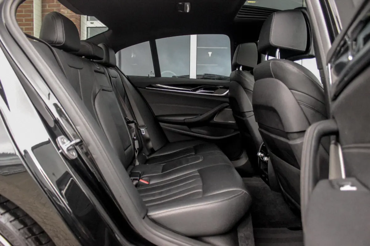 M550d xDrive High Executive | 2e eigenaar | Driving Assistant Plus | Innovation pakket | Stoelverwarming & -ventilatie | Stuurverwarming | Harman-kardon | 360 camera