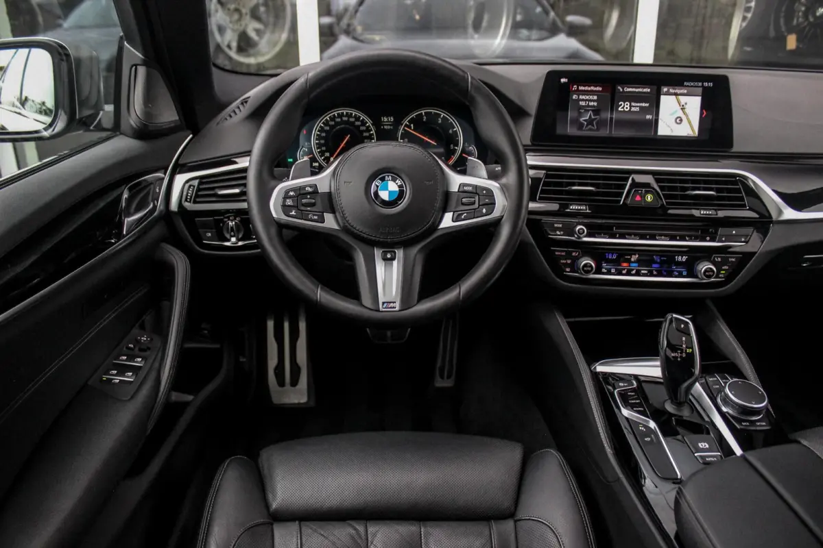 M550d xDrive High Executive | 2e eigenaar | Driving Assistant Plus | Innovation pakket | Stoelverwarming & -ventilatie | Stuurverwarming | Harman-kardon | 360 camera