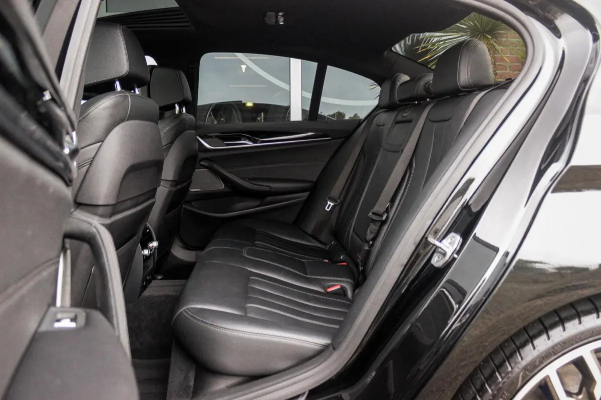M550d xDrive High Executive | 2e eigenaar | Driving Assistant Plus | Innovation pakket | Stoelverwarming & -ventilatie | Stuurverwarming | Harman-kardon | 360 camera
