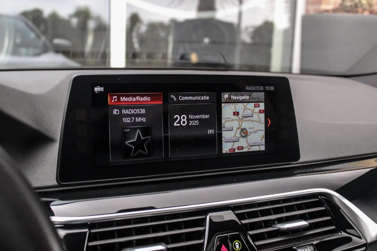 M550d xDrive High Executive | 2e eigenaar | Driving Assistant Plus | Innovation pakket | Stoelverwarming & -ventilatie | Stuurverwarming | Harman-kardon | 360 camera