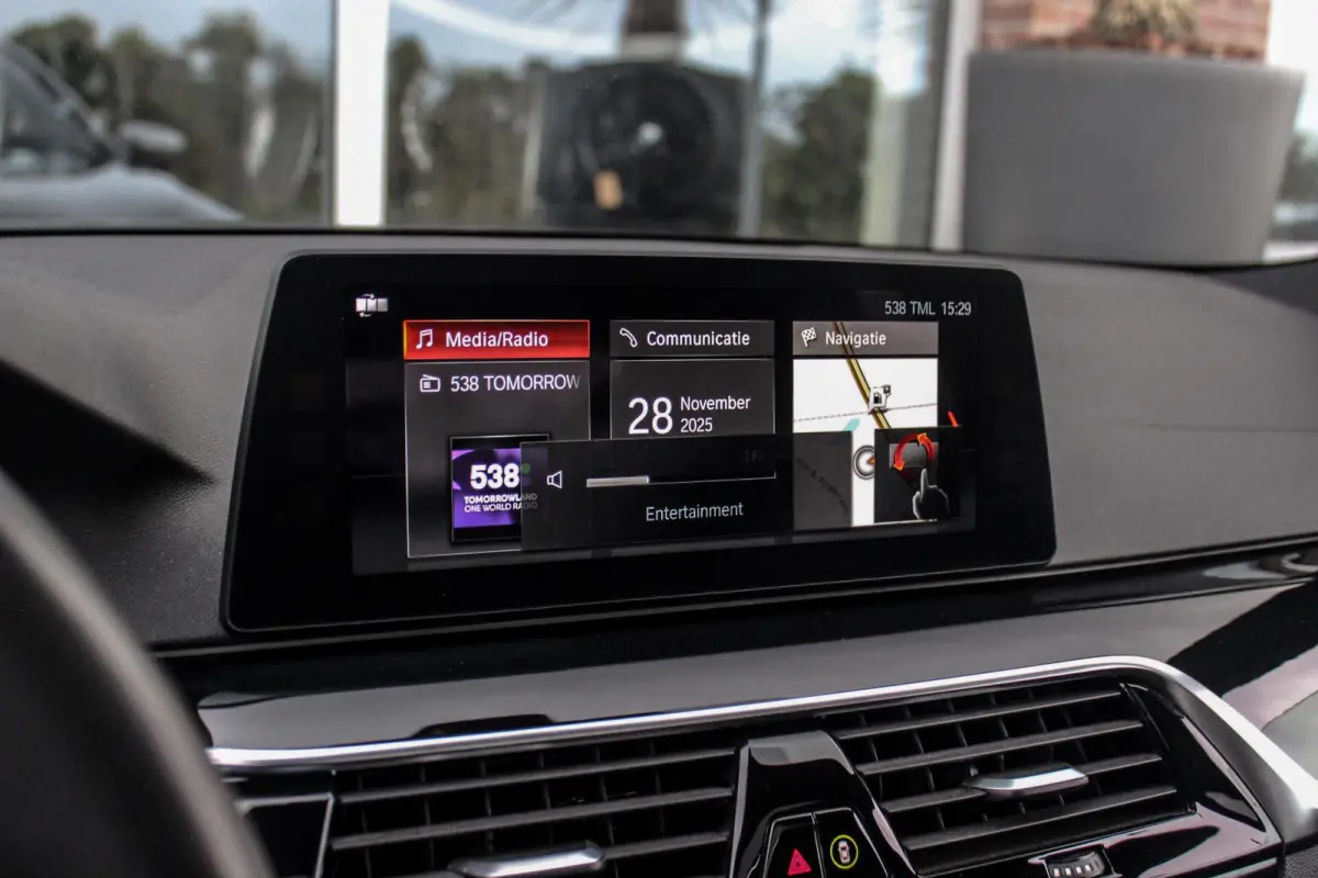 M550d xDrive High Executive | 2e eigenaar | Driving Assistant Plus | Innovation pakket | Stoelverwarming & -ventilatie | Stuurverwarming | Harman-kardon | 360 camera