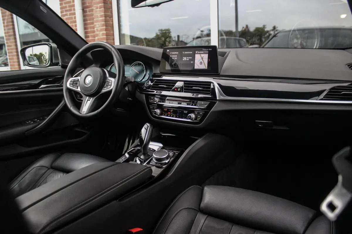 M550d xDrive High Executive | 2e eigenaar | Driving Assistant Plus | Innovation pakket | Stoelverwarming & -ventilatie | Stuurverwarming | Harman-kardon | 360 camera